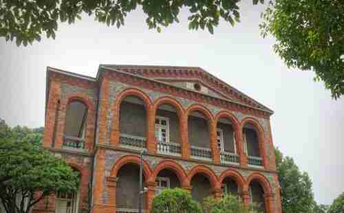 来镇江旅游必去的景点和必吃的美食有哪些？