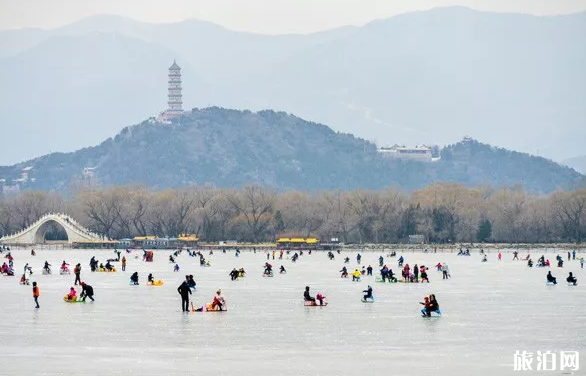 永定河引水渠冰场名称:永定河引水渠冰场再冷的天气也挡不住市民滑冰