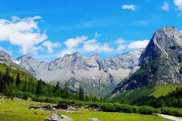 四川12月份适合旅游的地方有哪些 及12月看红叶的地方