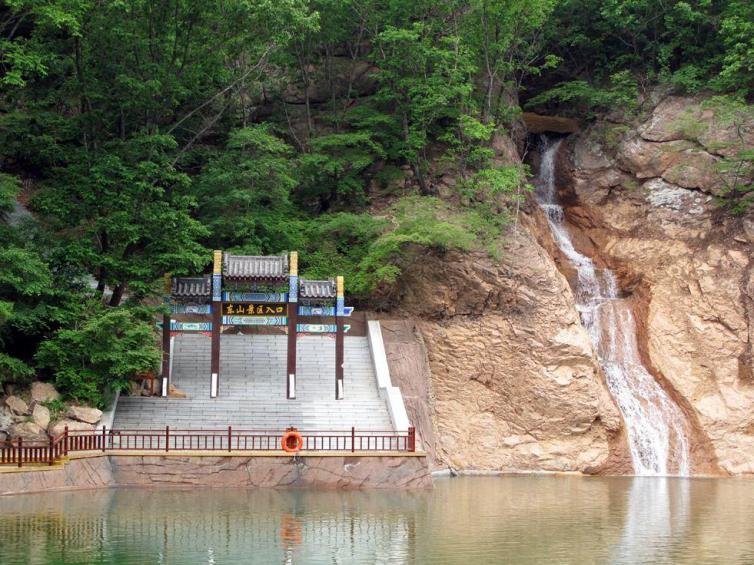 凤凰山是辽西一大名山,是朝阳市最知名的旅游景点