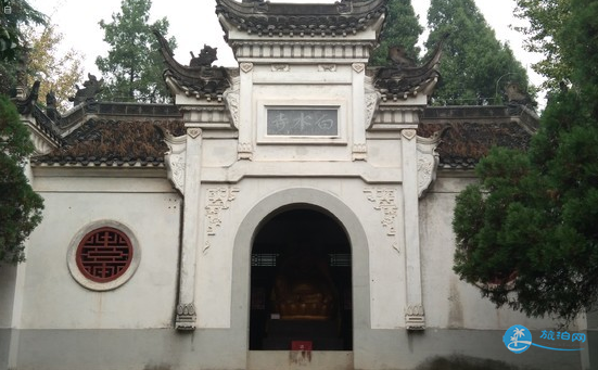 现有竹园禅林风景区,牛心寺度假游乐区,森林浴区等景区,总面积43900亩