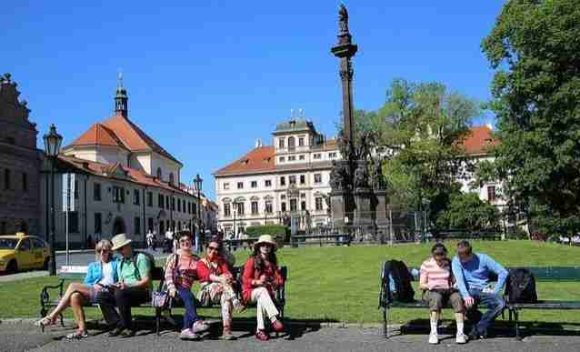 旅游跟团好还是自己去好 旅游跟团好还是自由行好