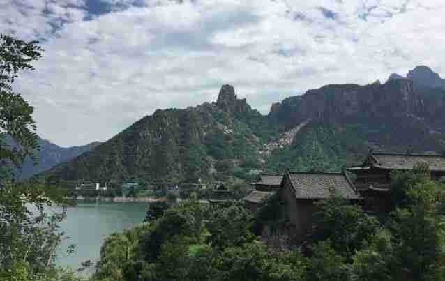黄崖底瀑布在哪 黄崖底瀑布好玩吗 黄崖底瀑布在哪 黄崖底瀑布好玩吗