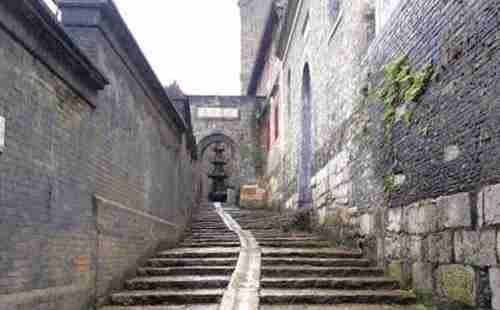 来镇江旅游必去的景点和必吃的美食有哪些? 来镇江旅游必去的景点和必吃的美食有哪些?