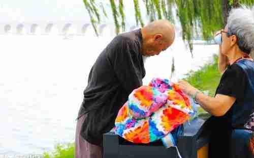 老人可以憑借身份證享受景區優惠門票嗎 老人可以憑借身份證享受景區優惠門票嗎