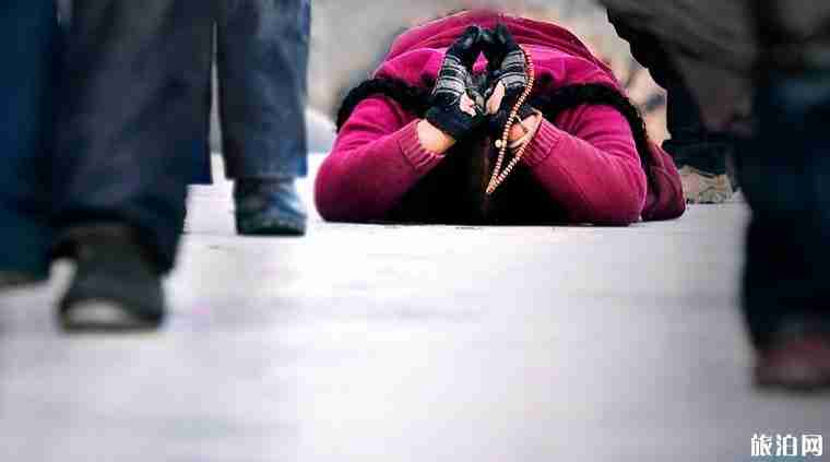 藏族磕長(zhǎng)頭的目的地是哪里 藏族磕長(zhǎng)頭的意義是什么