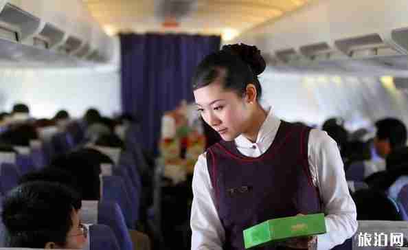 飛機上東西都是免費的嗎 飛機上免費的東西有哪些 飛機上東西都是免費的嗎 飛機上免費的東西有哪些