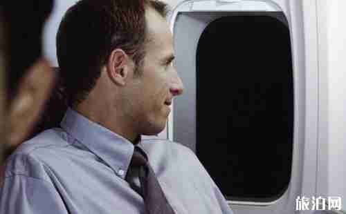 坐飞机腿肿是什么原因 坐飞机腿肿怎么办