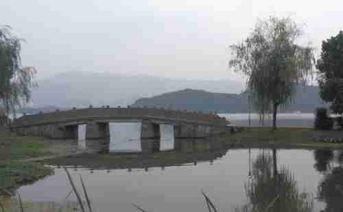磁湖北岸中学介绍 磁湖北岸中学介绍
