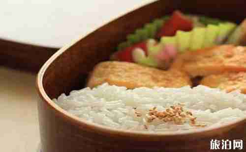 坐飞机的饮食注意事项有哪些 坐飞机的饮食注意事项有哪些