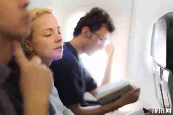 坐飞机的饮食注意事项有哪些 坐飞机的饮食注意事项有哪些