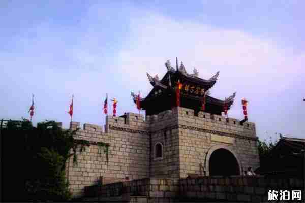 貴州甲秀樓到青巖古鎮多遠 怎么坐車