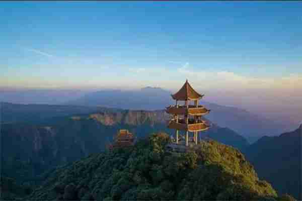 南宁武鸣县大明山六朵云滑翔基地收费多少+怎么预约 南宁武鸣县大明山六朵云滑翔基地收费多少+怎么预约