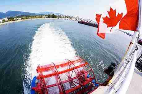 加拿大签证需要自己本人去贴签吗