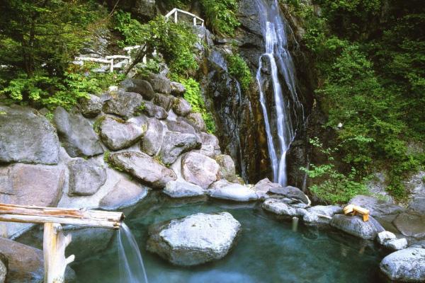 国内泡温泉去哪里最好 中国温泉哪个好