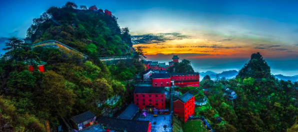 武当山在哪里哪个省哪个市哪个县（湖北省十堰市丹江口市境内）