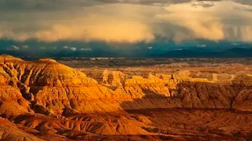柴達木盆地位于哪個高原,青藏高原的東北部(被稱之為聚寶盆)