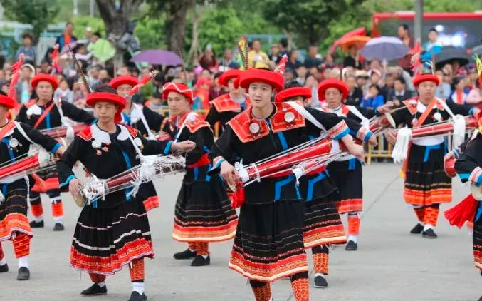 长鼓舞是哪个民族的舞蹈，瑶族、朝鲜族的舞蹈（传统民俗舞蹈的代表）