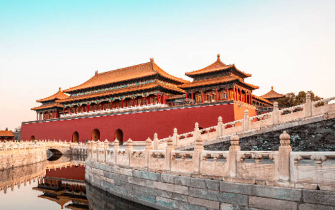 故宫是哪个朝代建的，明朝建的（俗称叫做“紫禁城”）