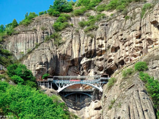 九龙山在哪里，九龙山位于浙江省嘉兴市平湖市嘉兴港区东南方（九龙山名字的来历）