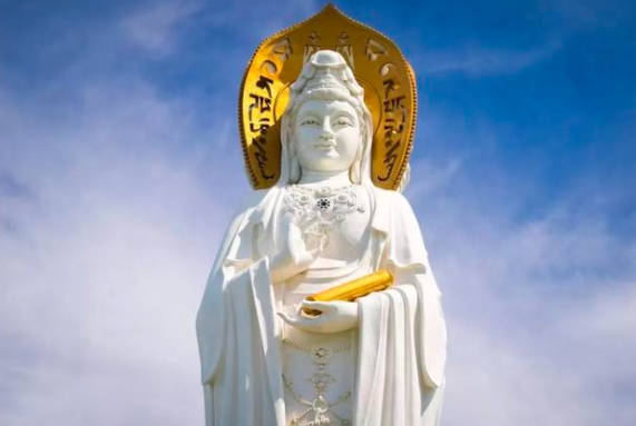 三种人不宜拜观音，八字属阴 、五行属火、五行缺水(拜了就会倒大霉的)