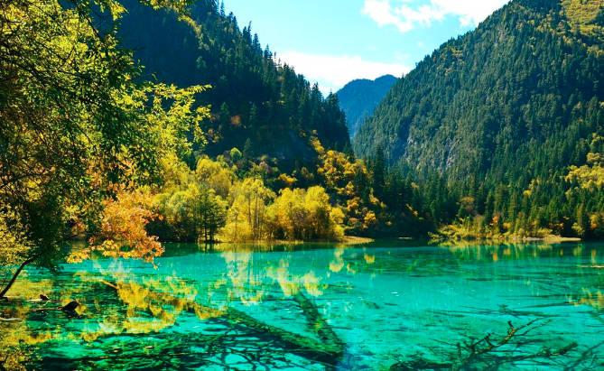 九寨沟适合几月去，7月、8月是九寨沟旅游旺季