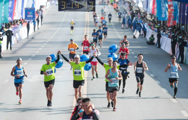 国内四大马拉松是指什么，分别是北京、上海、厦门、大连马拉松（大连举办次数最多）