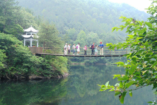 2,武汉港乘市郊一日游专线车可直达木兰山