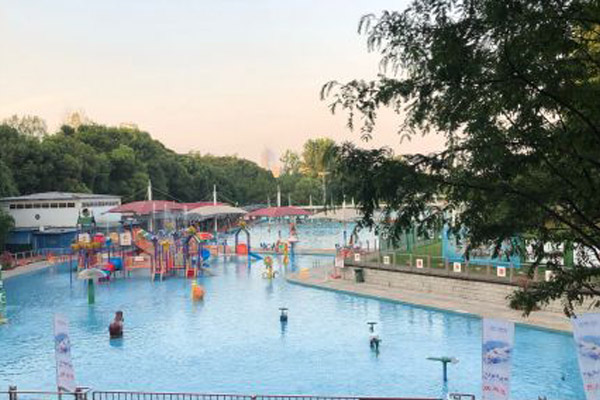 月湖天然游泳池怎么样(地址+营业时间+票价)
