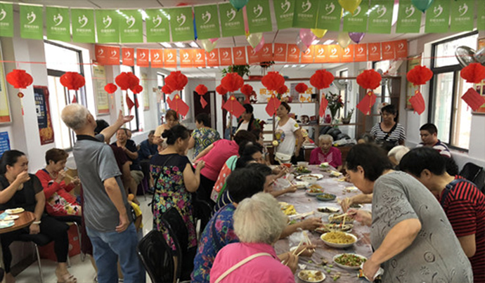 中山社区举办“中秋百家宴 军运系邻里”联谊活动