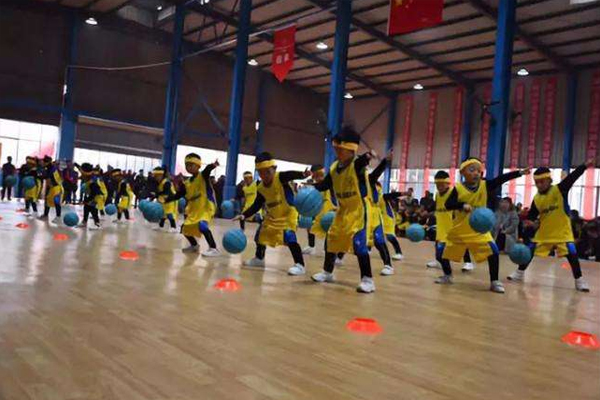 武汉经济开发区免费游泳馆2019（正规夏令营免费培训）