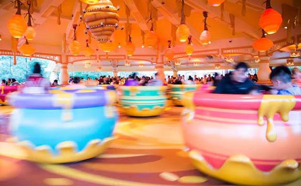 上海迪士尼乐园游乐项目:梦幻世界旋转疯蜜罐