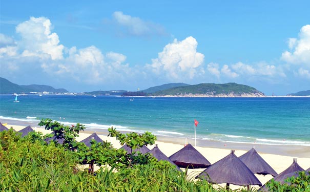 海南三亞亞龍灣海灘景色