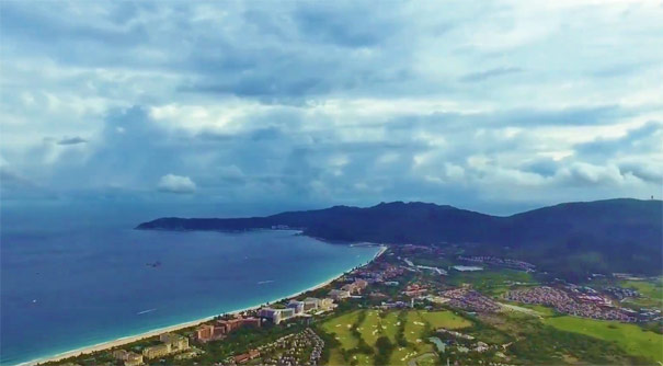 亞龍灣海岸線（右）