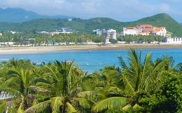 冬季去海南三亞旅游必備物品：大東海海景