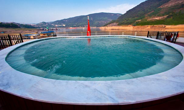 重慶三峽旅游：長江黃金游輪游泳池