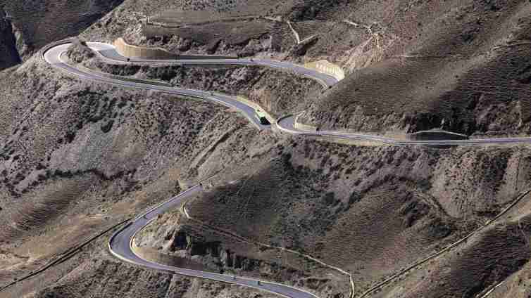 川藏線自駕游開什么車合適，這3個選車特征及注意事項必須重點考慮